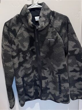 Columbia Black and Gray Camouflage Sherpa Fleece Zip Jacket